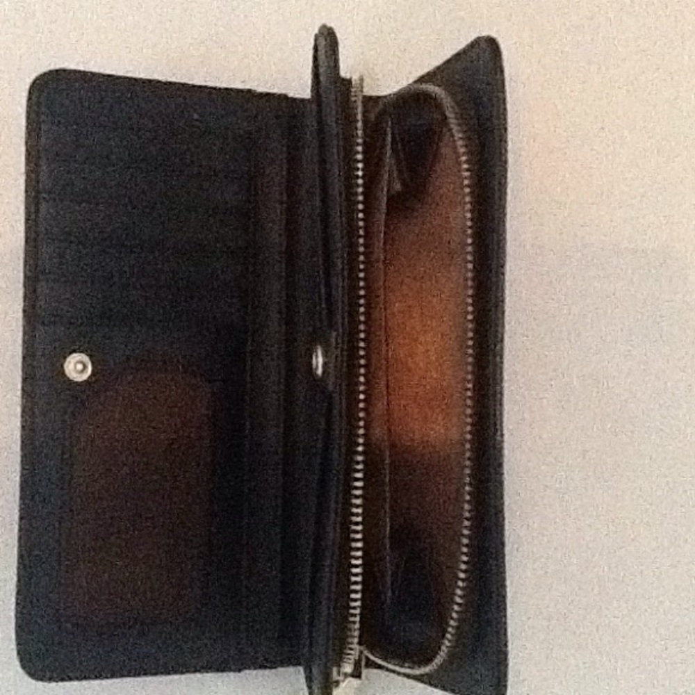 Designer Handbag - Picture 3 of 4